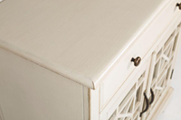 Avola AV675-32 Sideboard